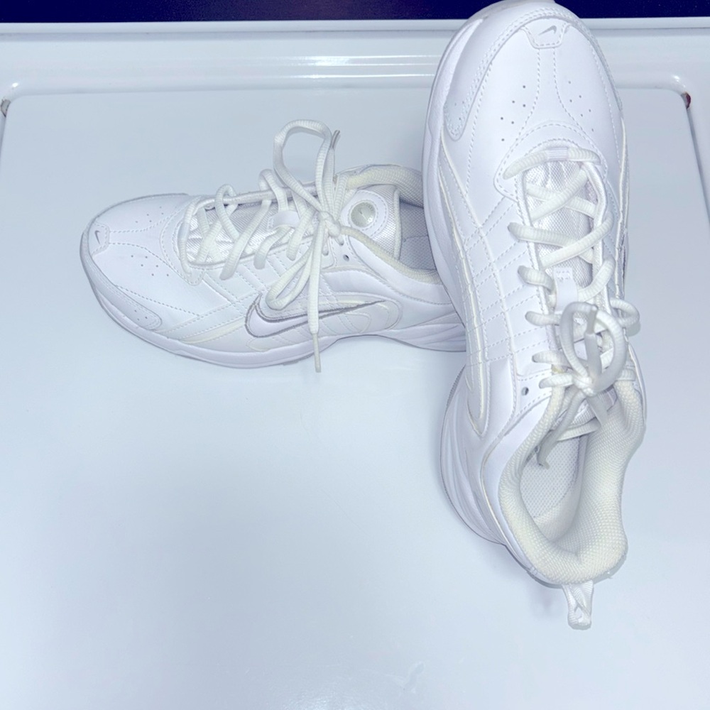 NIKE Women’s Sneakers Size 9